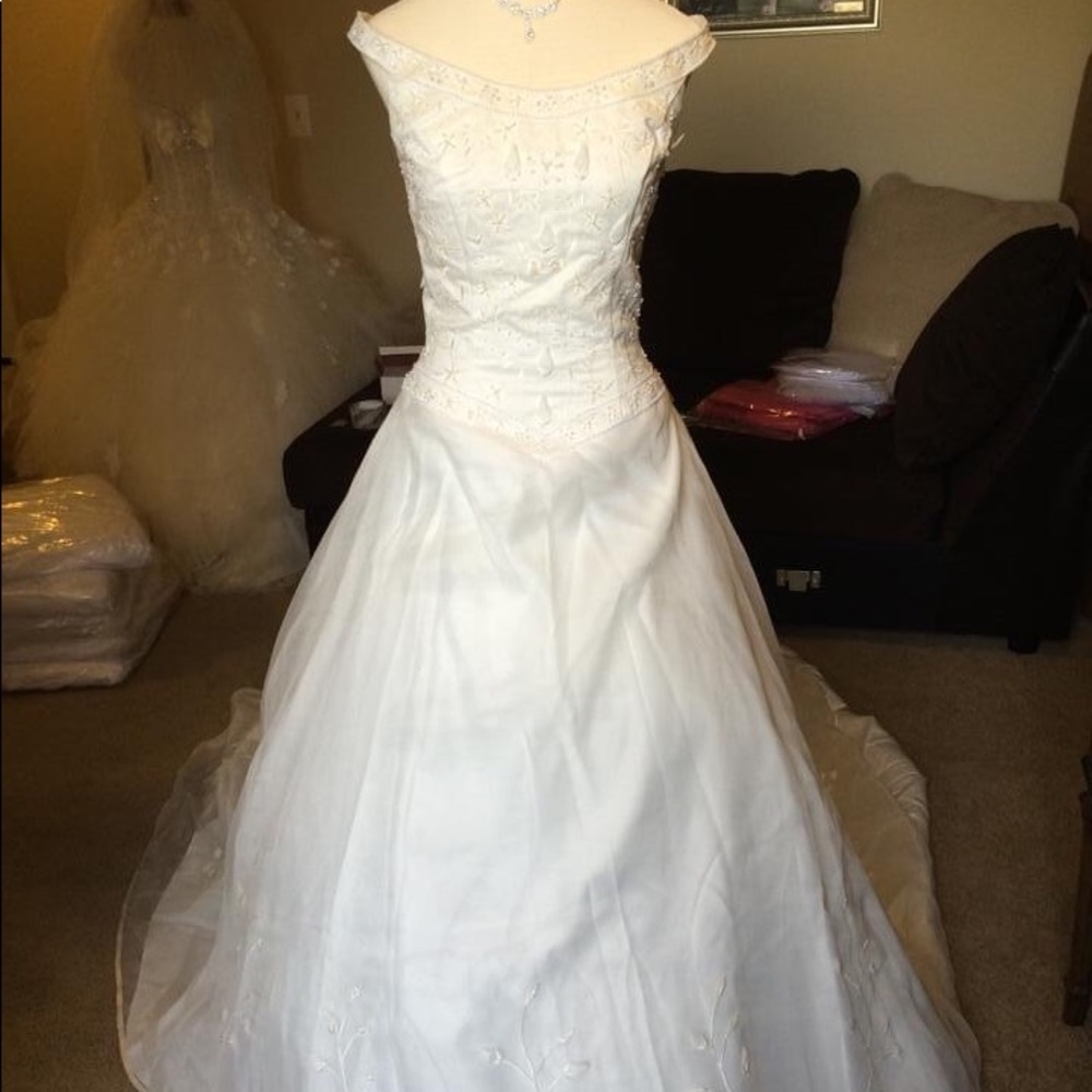 Brand New Ami Lee 926. I have size 6, 8 and 10